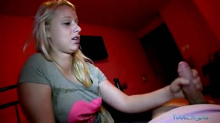 Снял блондинку в вечернем парке