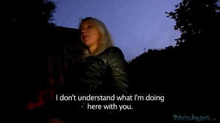 Снял блондинку в вечернем парке