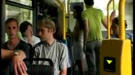 Молодые любовники занялись сексом с общественном транспорте