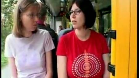 Молодые любовники занялись сексом с общественном транспорте