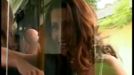 Молодые любовники занялись сексом с общественном транспорте