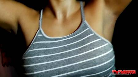 Сучка с большой задницей испытывает кайф от двойного проникновения