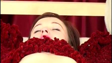 Русские любовники приготовились к анальному сношению