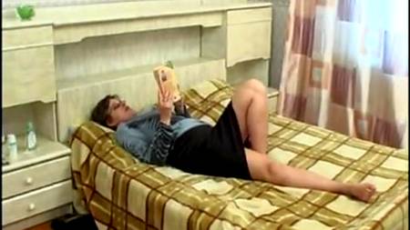 Русская женщина уединилась с сынишкой приятельницы