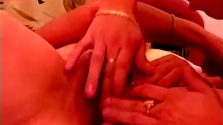 Белокурая старушка в розовом белье соблазняет парня