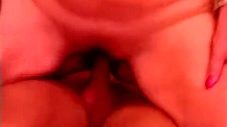 Белокурая старушка в розовом белье соблазняет парня