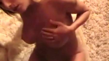 Два накачанных парня привезли домой проститутку