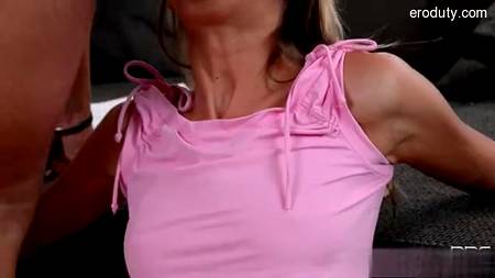 Студентка захотела подставить попку своему любовнику