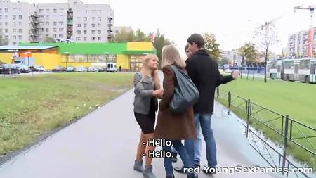 Братья привели подружек ради группового совокупления