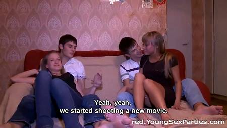 Братья привели подружек ради группового совокупления