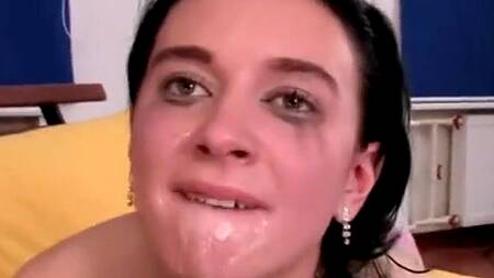 Попка русской телки получила боевое крещение