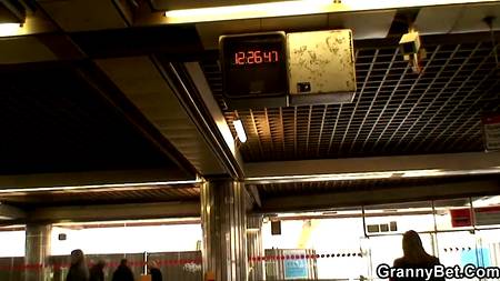 Юный студент приехал к учительнице домой получать зачет