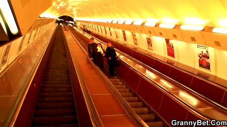 Юный студент приехал к учительнице домой получать зачет