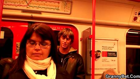 Юный студент приехал к учительнице домой получать зачет