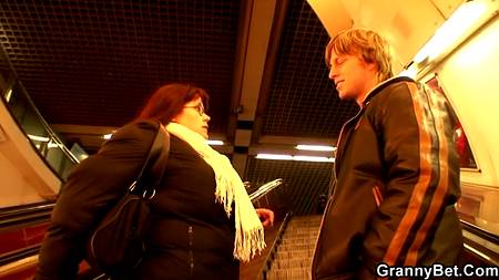 Юный студент приехал к учительнице домой получать зачет