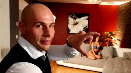 Брюнеточка проглотила много спермы после полового акта