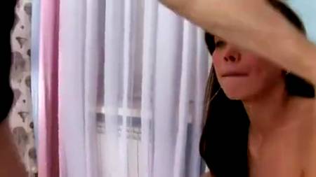 Русская девочка исполняет глубокий минет для соседа