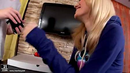 Русские девочки обожают грубый анальный секс с парнями