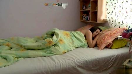 Горячий блондин разбудил подружку ради утреннего секса