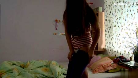 Горячий блондин разбудил подружку ради утреннего секса