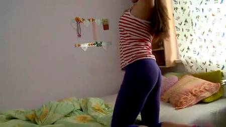 Горячий блондин разбудил подружку ради утреннего секса