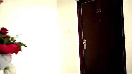 Брюнетка с большими сиськами развлеклась с ухажером