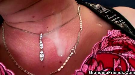 Молодой парень занимается сексом со зрелой супружеской четой