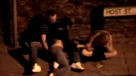 Пацан познакомился на улице с двумя милыми проститутками