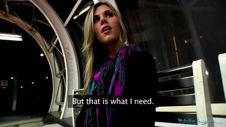 Смелая блондинка подверглась профессиональному пикапу