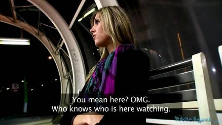 Смелая блондинка подверглась профессиональному пикапу