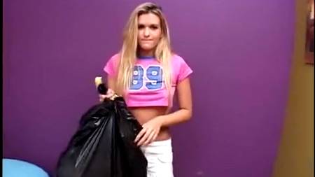 Девка из группы поддержки принимает в себе большущий пенис