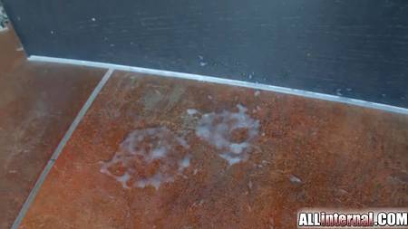 Красивый мужик повелся на большую задницу приятной подружки