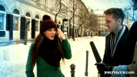 Милашка попросила своих приятелей устроить ей двойное проникновение