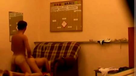 Жена установила скрытую камеру дома перед командировкой