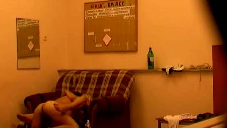 Жена установила скрытую камеру дома перед командировкой