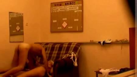 Жена установила скрытую камеру дома перед командировкой