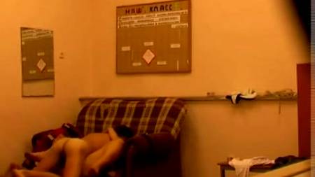 Жена установила скрытую камеру дома перед командировкой