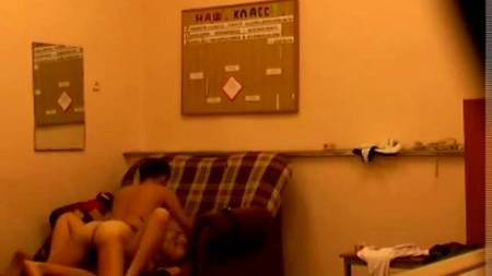 Жена установила скрытую камеру дома перед командировкой