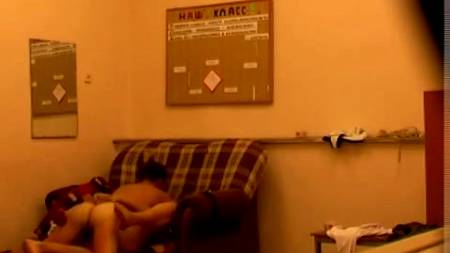 Жена установила скрытую камеру дома перед командировкой