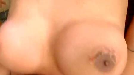 Мужчина занимается горячей любовью с трансиком