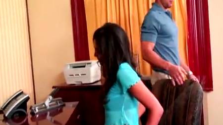 Худенькая брюнеточка полюбила камшот своего избранника