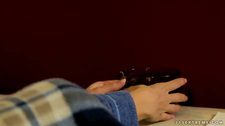 Лицо блондиночки покрыто спермой после анального спаривания