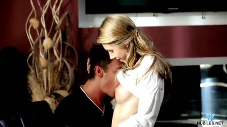 Красивое порно всегда поднимает настроение развратникам