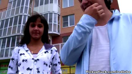 Парень овладел незнакомкой на заднем сидении машины