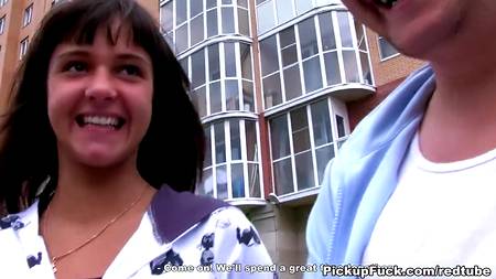 Парень овладел незнакомкой на заднем сидении машины