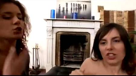 Две красотки согласились на жесткий анальный секс со спортсменом