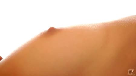 Нежная девушка хотела красивое порно с молодым ухажером