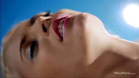 Спортивный мужик подарил возлюбленной красивое порно