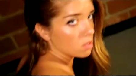 Студентка встала раком и расслабила большую задницу