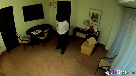 Парень снял на скрытую камеру измену своей девушки